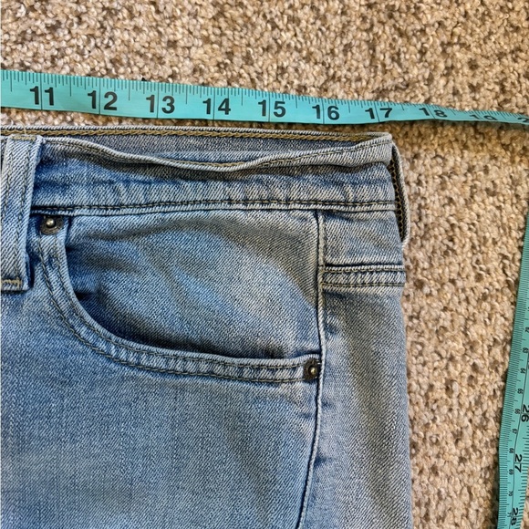 Levi’s Boy Cut Low/Mid Rise Jeans Size Jrs 11 Medium/Light Wash | Classic | - Picture 8 of 10